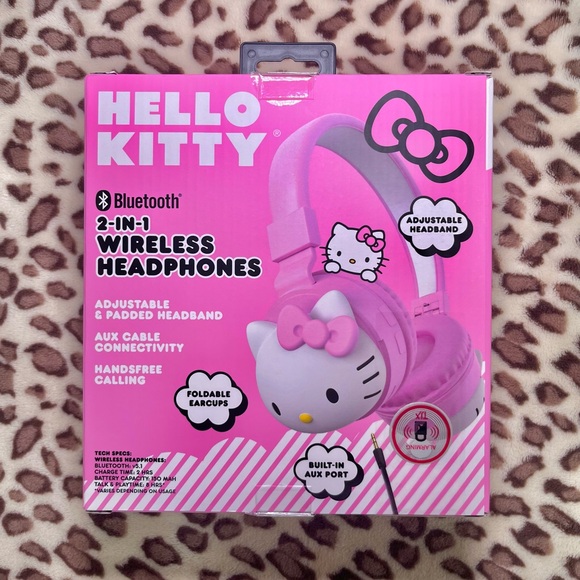 Hello Kitty Pink Wireless Headphones - Picture 3 of 4